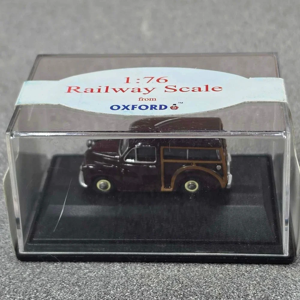 Oxford Morris Minor Traveller 1:76 Maroon Like New Diecast Railway Scale Car